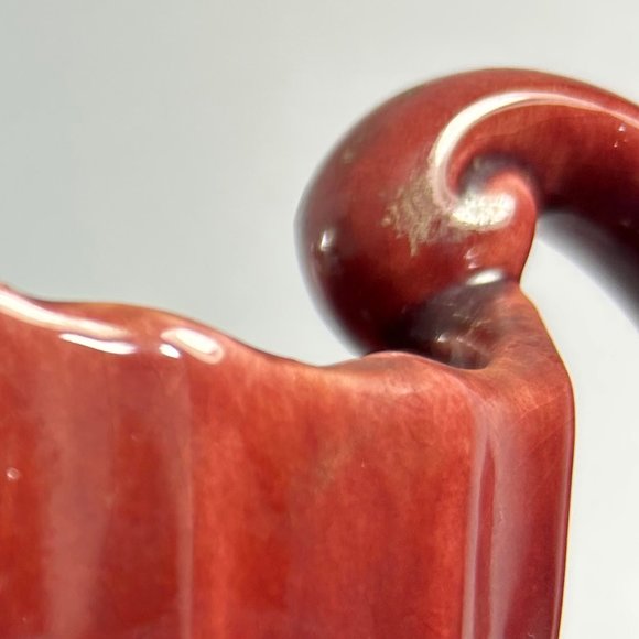 Vintage Camark Art Pottery Double Handle Trophy Style Vase Urn 404 USA Maroon - Picture 8 of 9